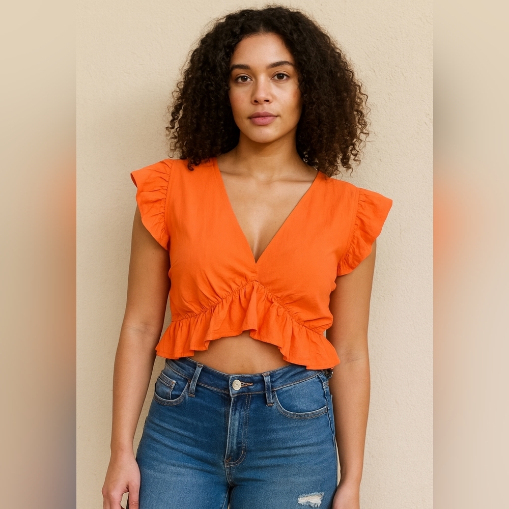 Fancyinn Newyork Nwt Flutter Sleeve Deep Vneck Crop Top Womens Size MD